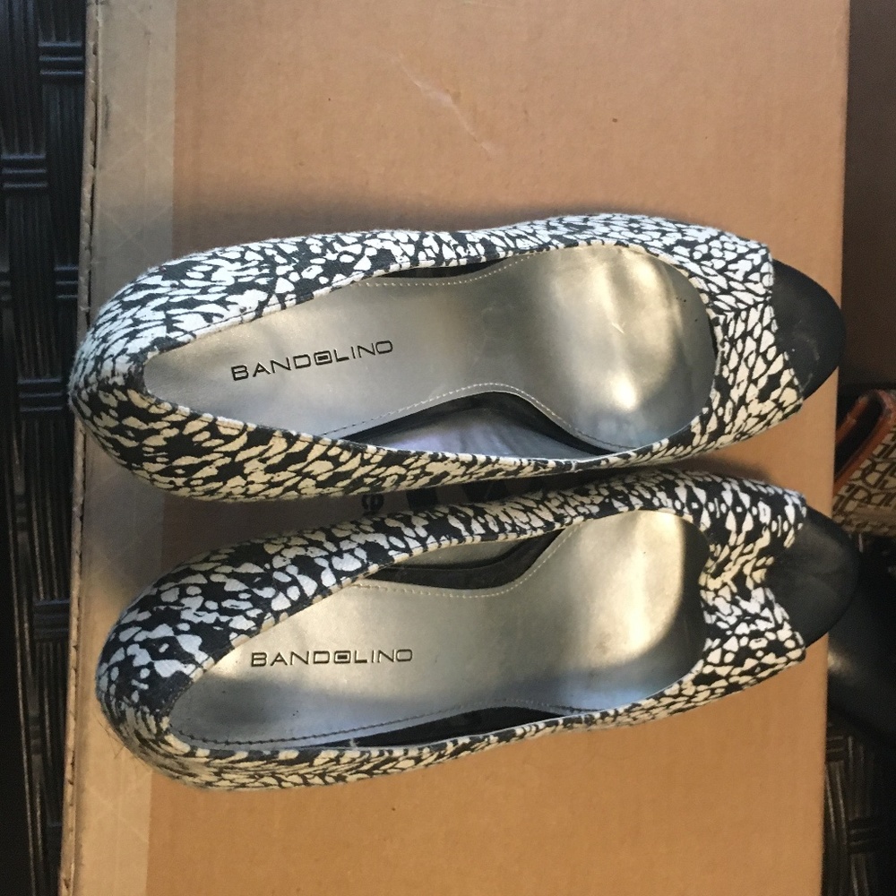 Bandolino Peep-toe Pumps